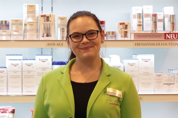 Apothekerin, Inhaberin Frau Sabrina Gunkel-Alhelm